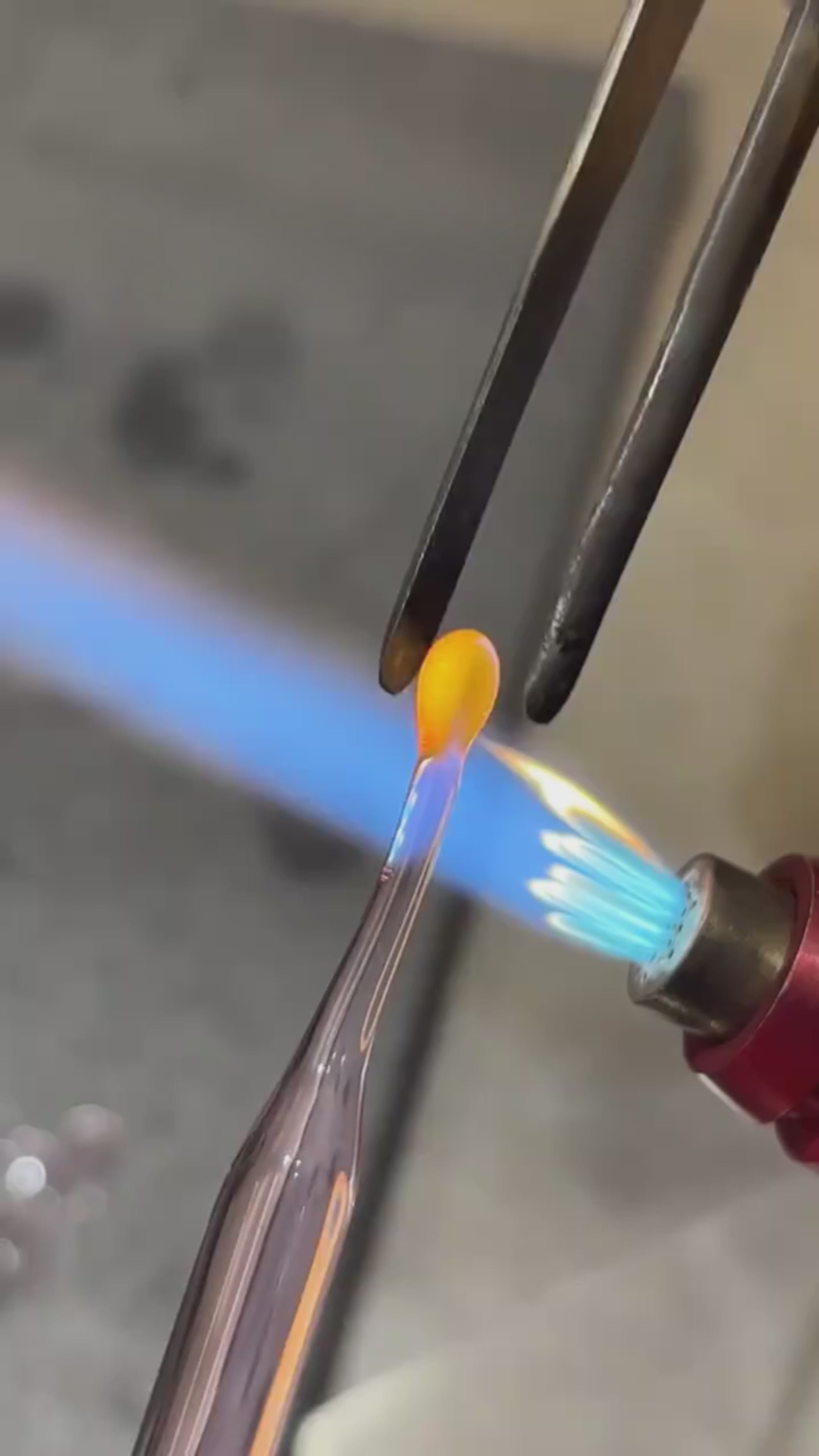 Mini Glass Flower Bouquet – Handcrafted Borosilicate Figurine | Tiny Glass Flower Sculpture, Vase Optional | Home Decor Gift for Her & Mom